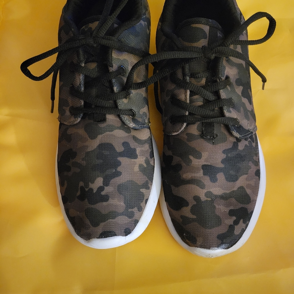 Woman's Everlast Camouflage Tennis Shoe - Picture 3 of 7